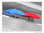 Parasols en rose et bleu