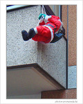 P�re No�l en escalade. Bizarre ... o� est l'erreur? -- 16/12/07