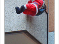P�re No�l en escalade. Bizarre ... o� est l'erreur? -- 16/12/07